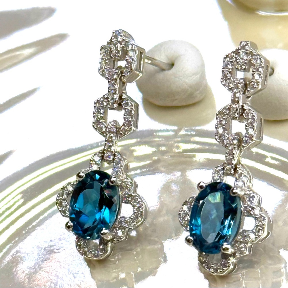 ET1 1.9CT Natural London Blue Topaz Elegant Dainty CLOVER Dangling EarringsS925